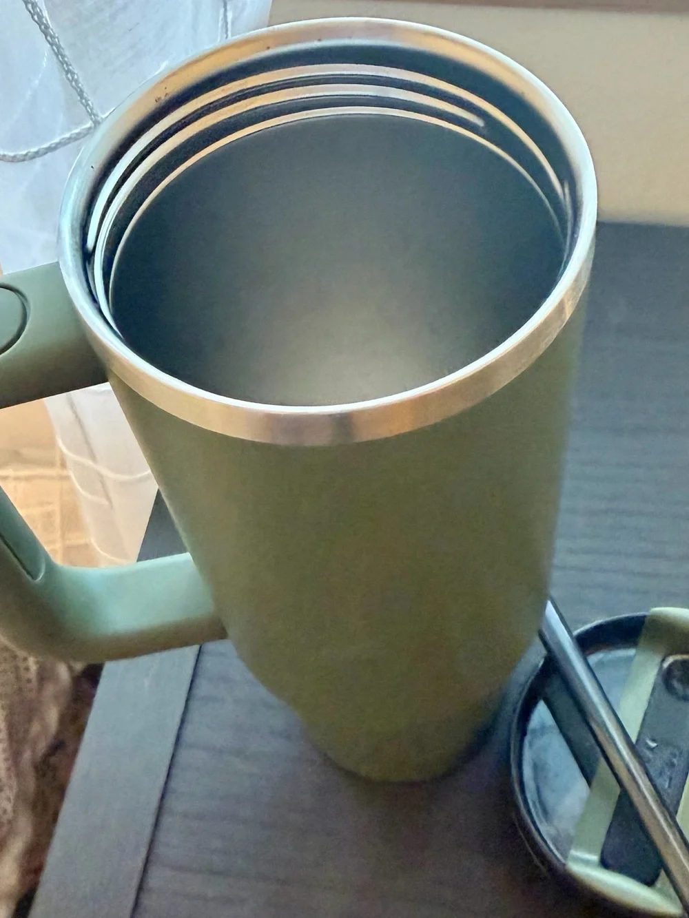 Stanley Quencher H2.0 FlowState 20 oz in an olive green color.